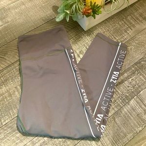 OLIVE LOGO STRIPE LIGHT N TIGHT HI RISE CAPRI LEGGINGS 💚